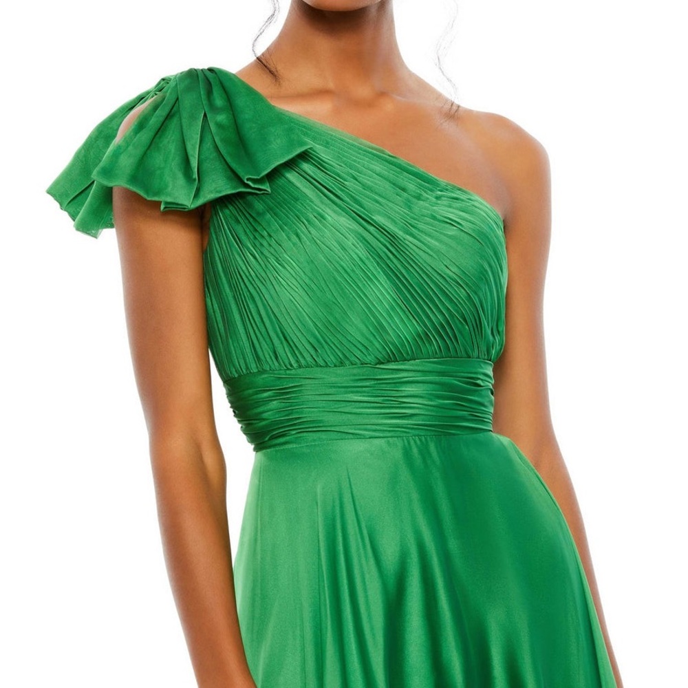 Mac Duggal Chiffon Pleated Asymmetrical Neck Shoulder Bow Gown - Picture 2 of 9